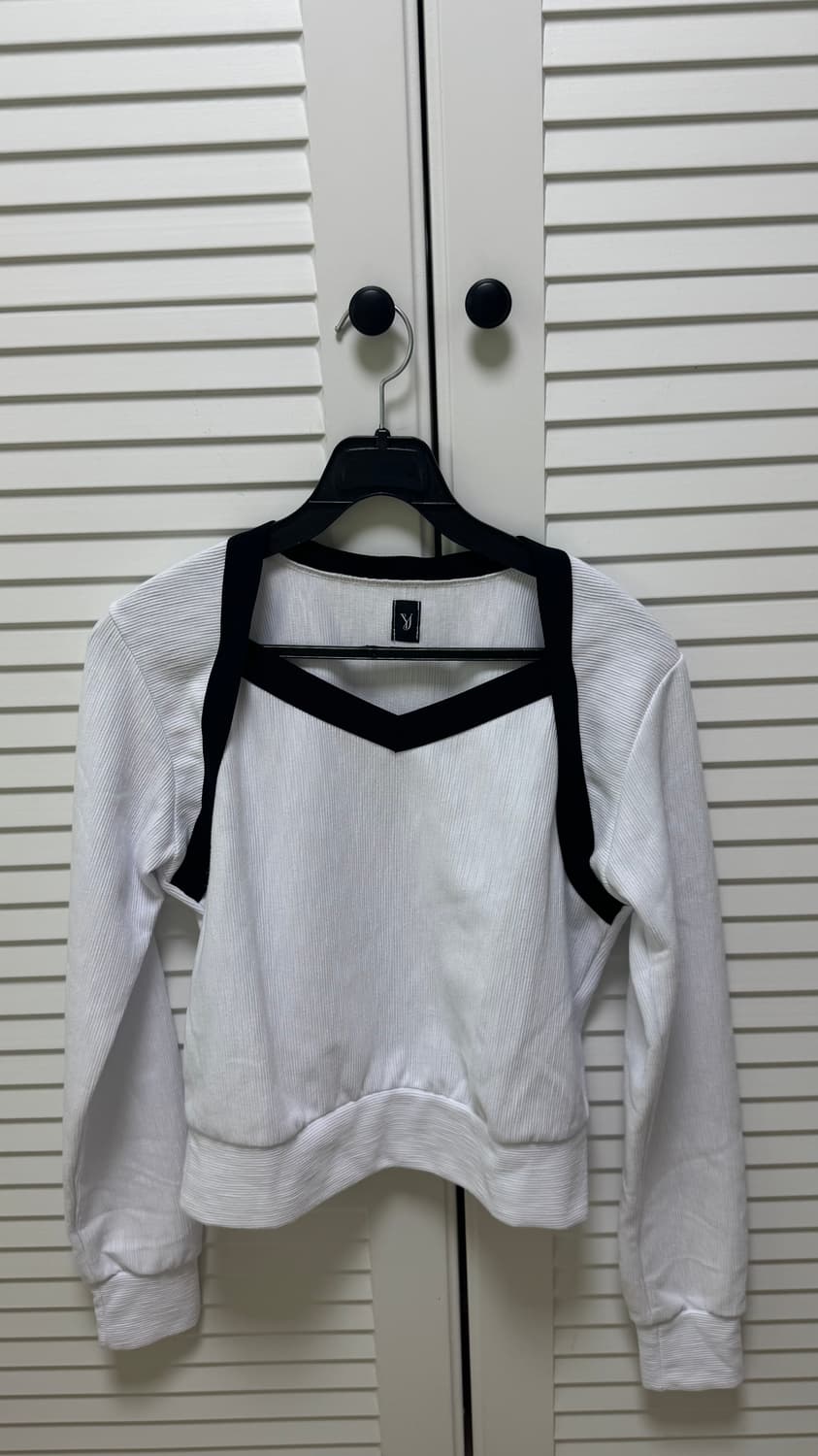 유제 Bend neck top white 상품이미지1