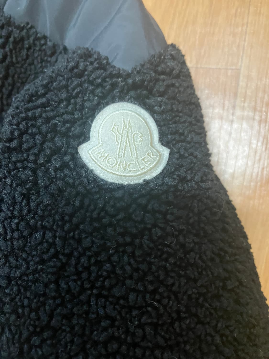 몽클레어 시어링 훌 패딩 블랙 7 상품이미지2