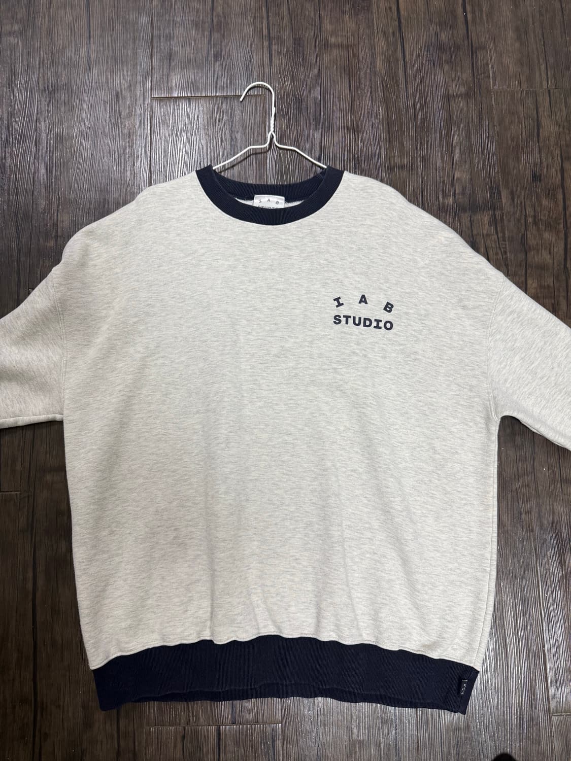 아이앱 스튜디오 스웨트셔츠 오트밀 네이비 XL 상품이미지1