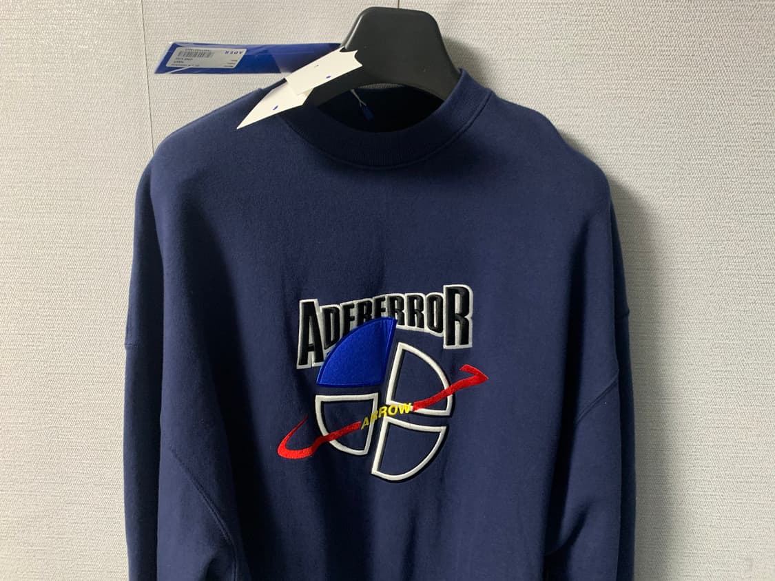 새상품 아더에러 슬라이스 맨투맨 상품이미지2