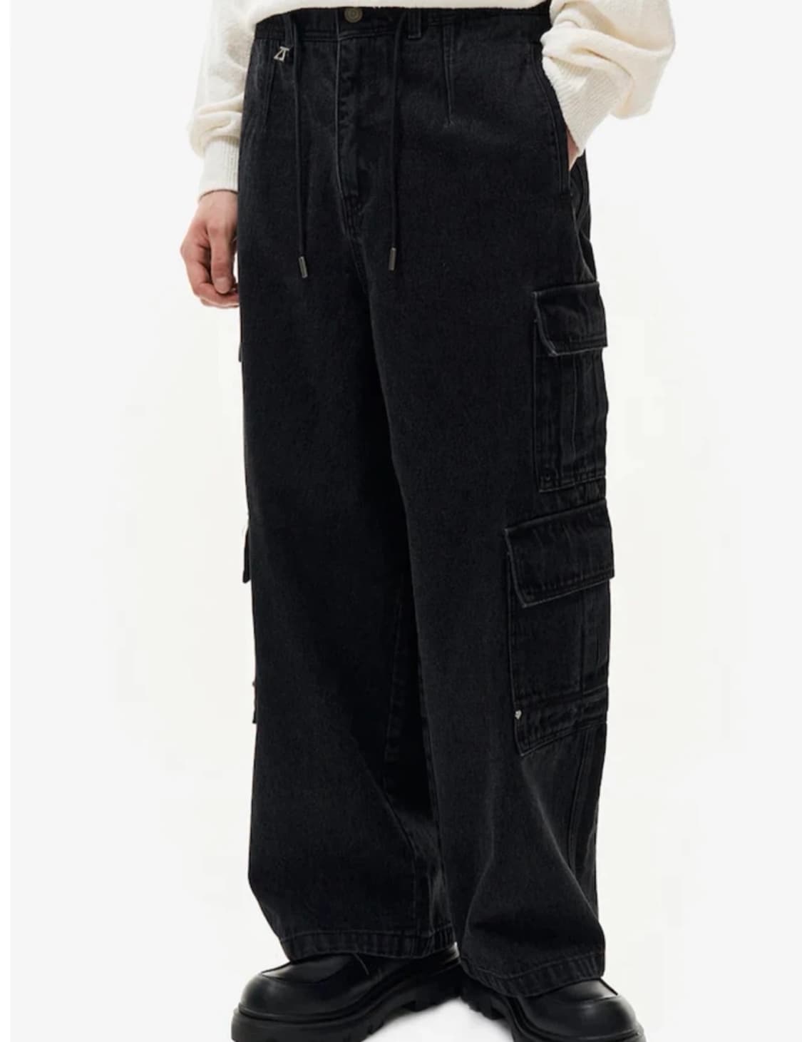 송지오 멀티 포켓 카고 블랙 데님 새상품급 판매 상품이미지1