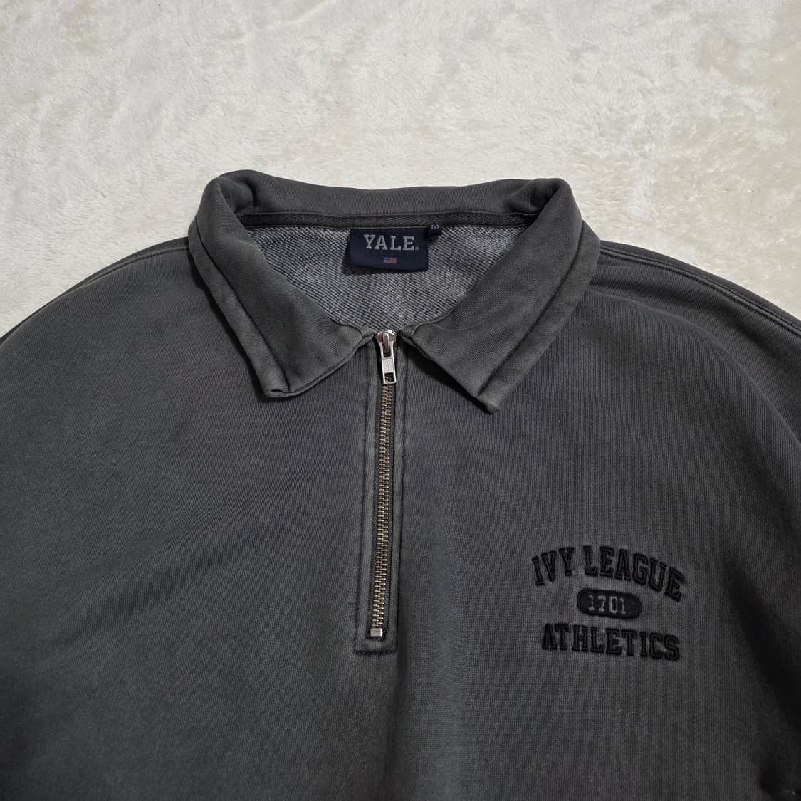 (2)YALE 예일 피그먼트 하프집업 맨투맨 차콜 상품이미지2