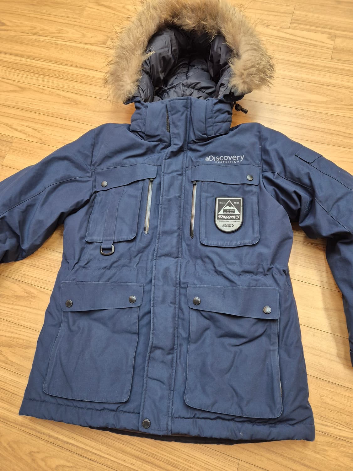 디스커버리 익스페디션 남성 패딩 네이비 색상입니다. 95 사이즈이고, 넉 상품이미지1