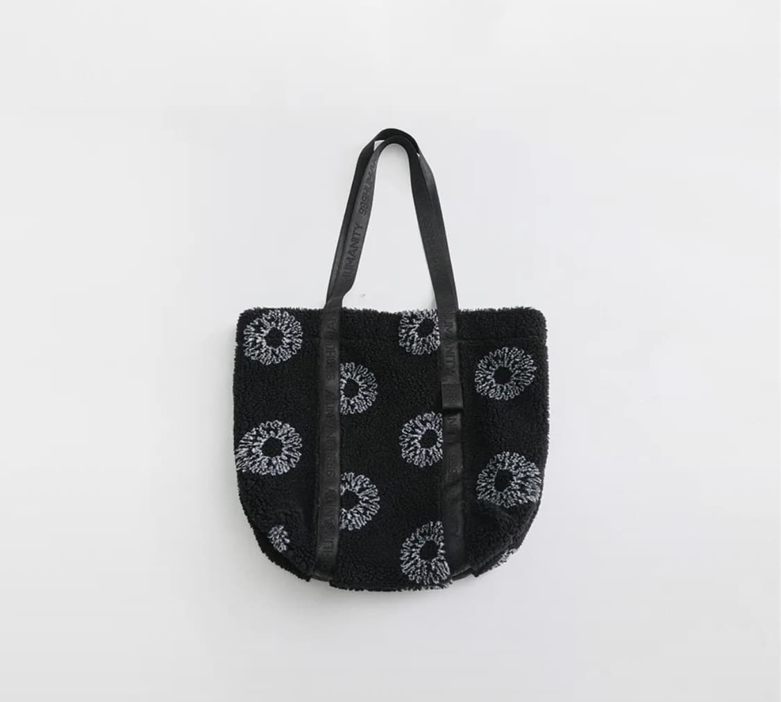 999휴머니티 빅 플리스 토트백 팝니다 상품이미지1