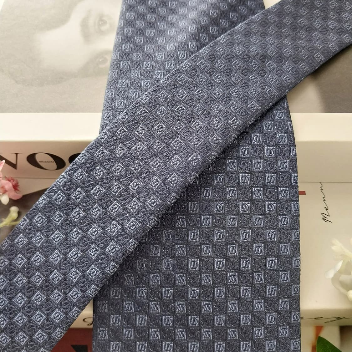 듀퐁 실크 네이비 로고 패턴 넥타이 8.7cm A+등급 K2169
 상품이미지4