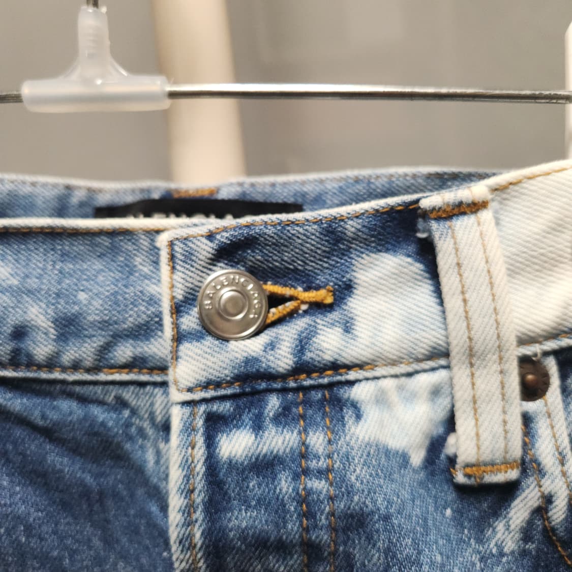 [31/정품] 발렌시아가 프레이드 블리치 데님 청반바지 상품이미지3