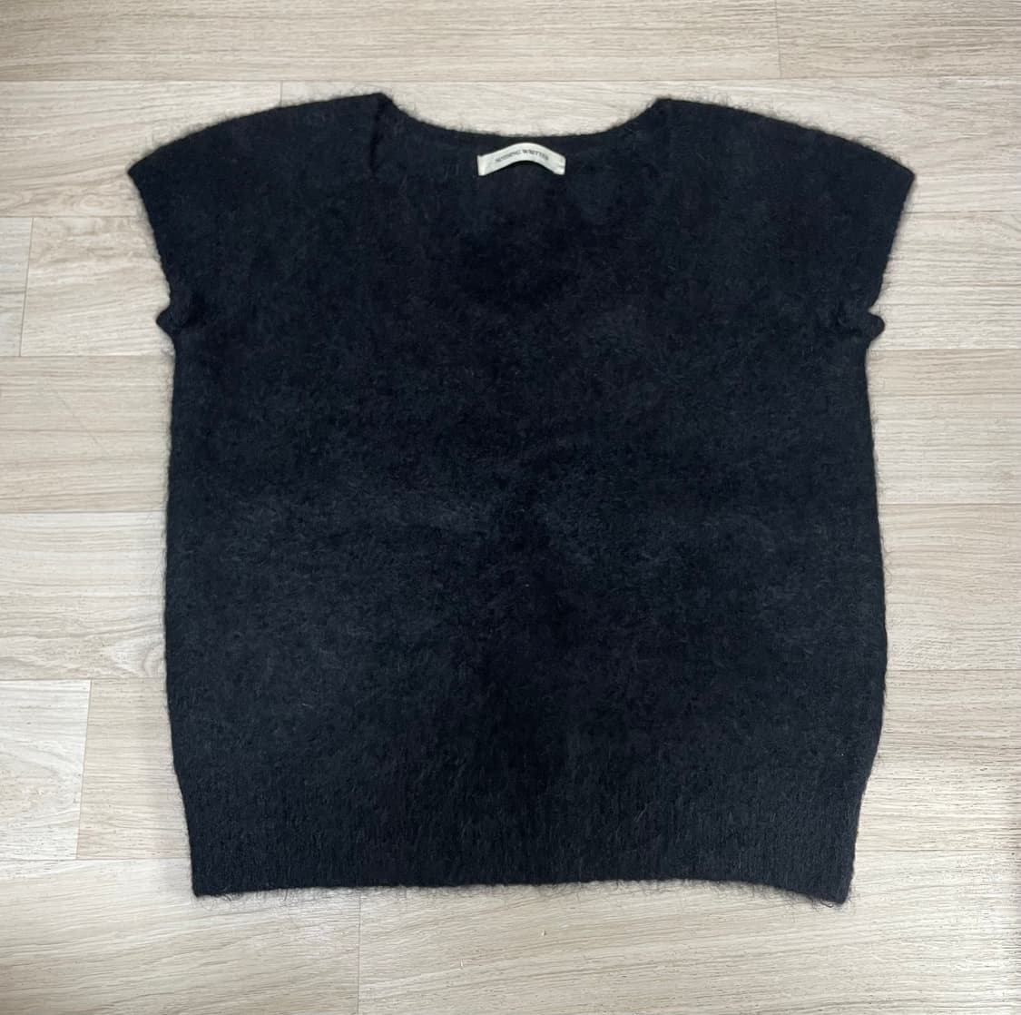 낫띵리튼 시에나 브이넥 니트 블랙 상품이미지3