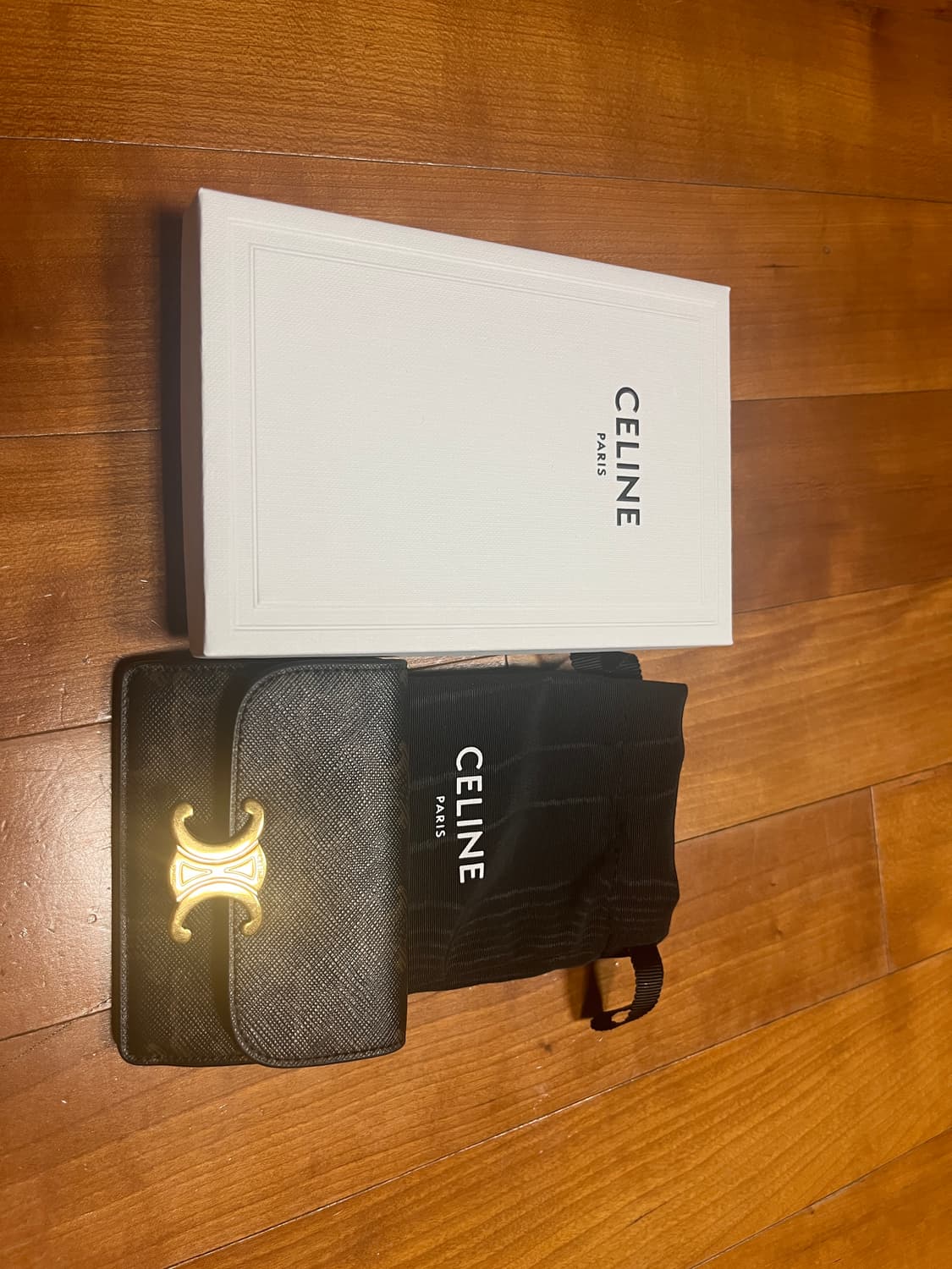 셀린느 트리옹페 플랩 카드 지갑 상품이미지1