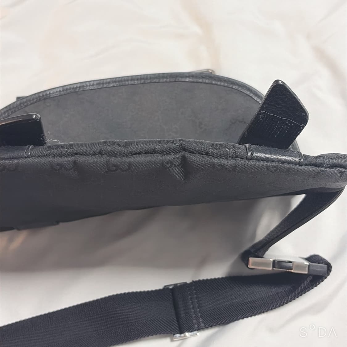 구찌 GG 로고 블랙 힙색 상품이미지9