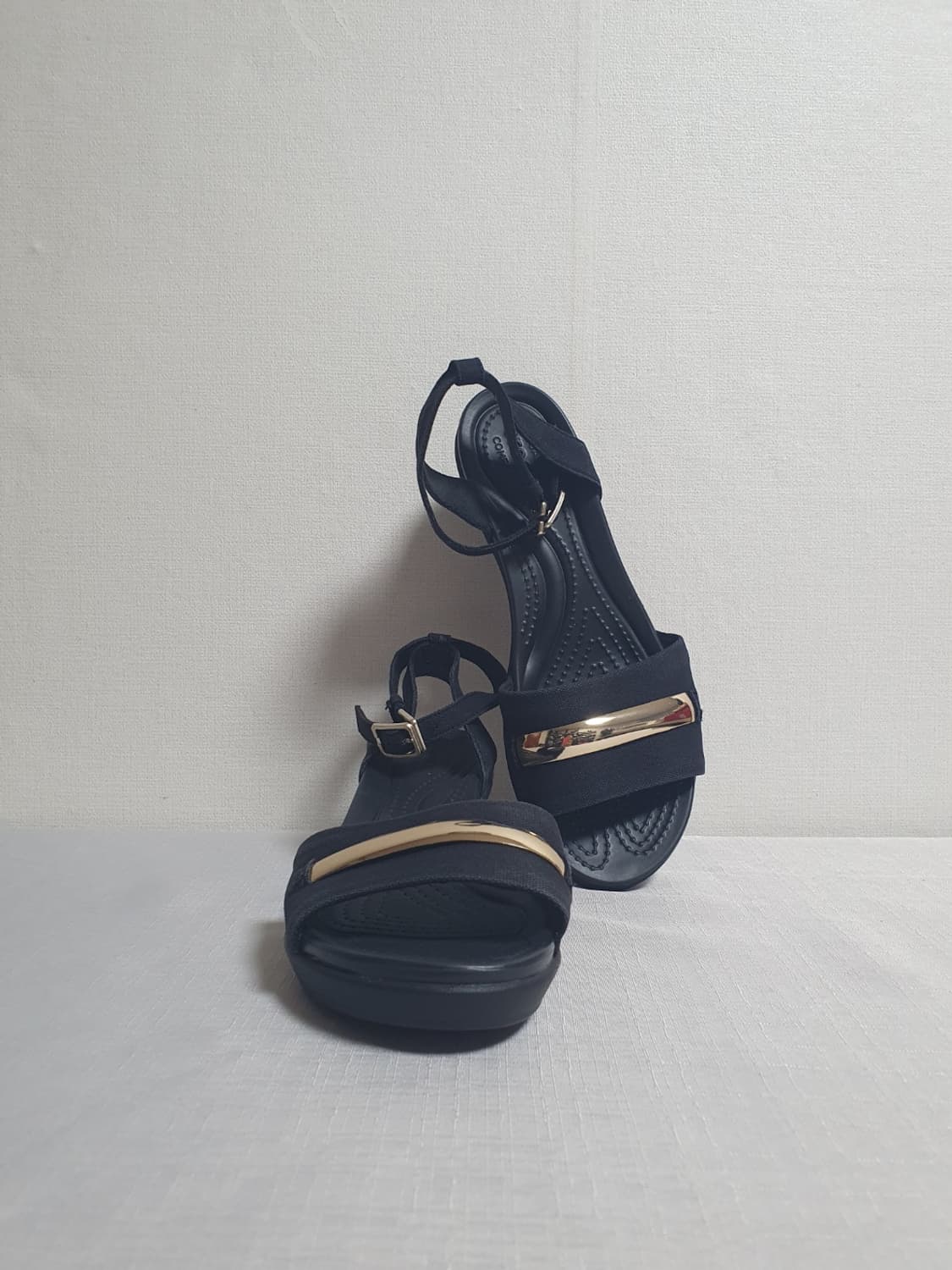 240mm 크록스 레이안 메탈블록 웨지샌들 블랙 상품이미지1