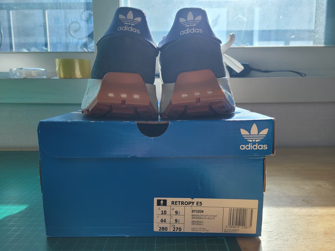 280사이즈 아디다스 부스트 런닝화 새상품 레트로피 런닝 상품이미지3