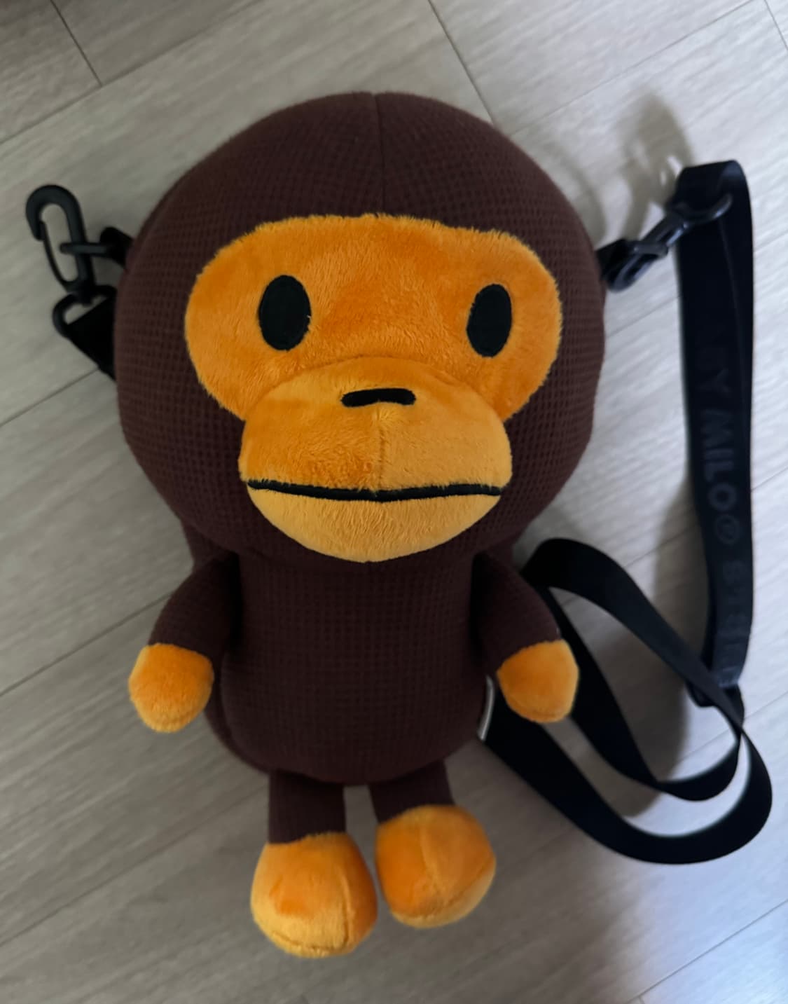 베이프 마일로 플러시 크로스백 상품이미지2