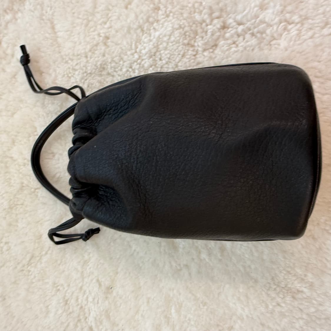 AETA 아에타 블랙 버킷백 복조리백 아모멘토 더로우 사슴가죽 아에타 핸 상품이미지9