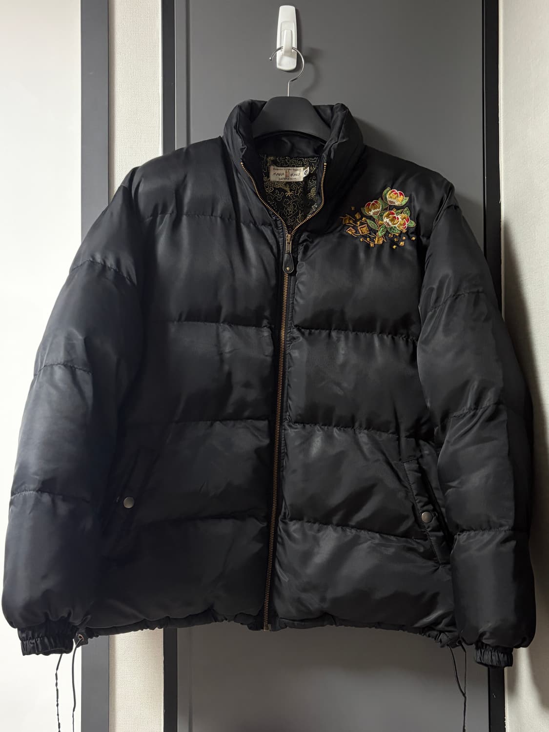 카라쿠리 타마시 자수 패딩 상품이미지1