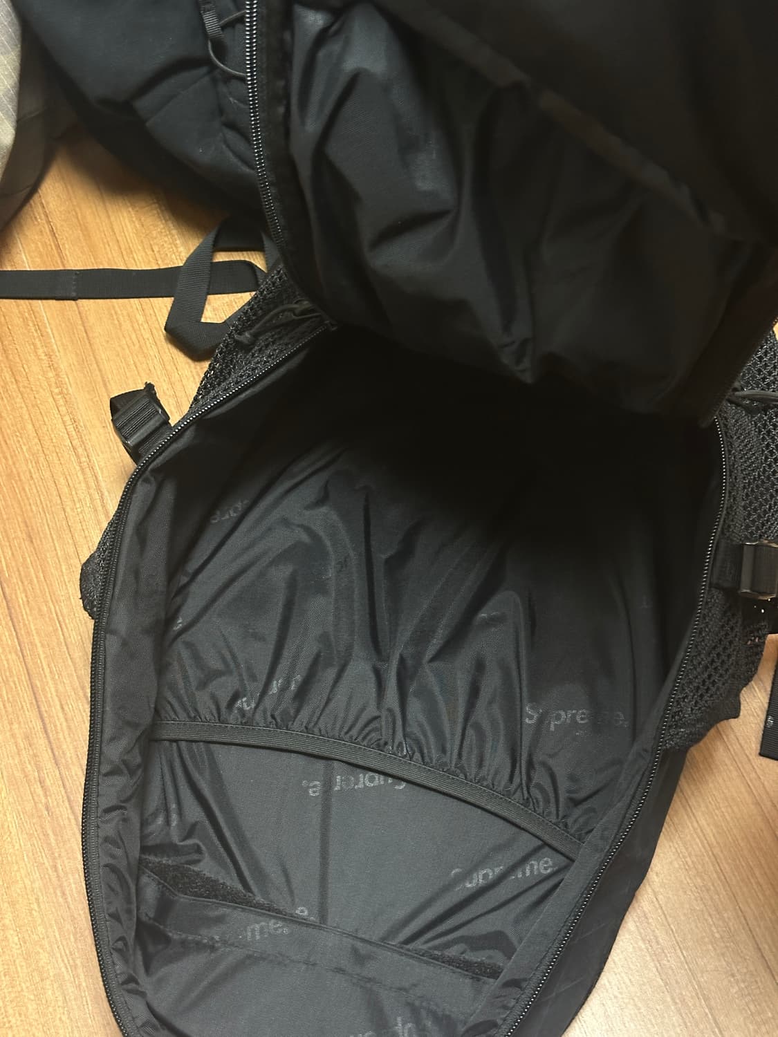 슈프림 23fw 백팩 블랙 최상급 상품이미지6