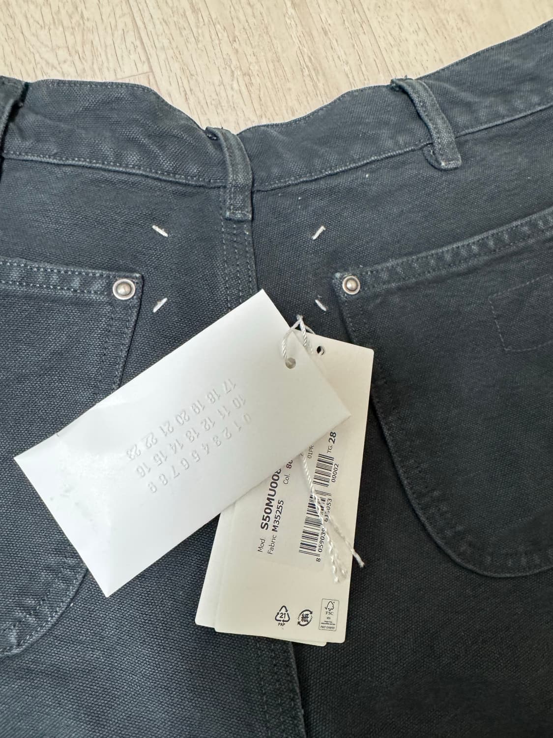 MAISON MARGIELA Distressed Shorts 28 상품이미지4