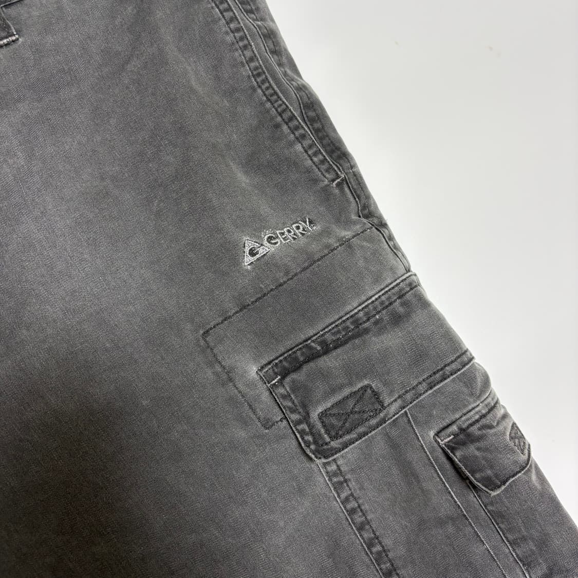 제리(GERRY) 아카이브 페이딩 블랙 테크니컬 카고 팬츠 상품이미지3