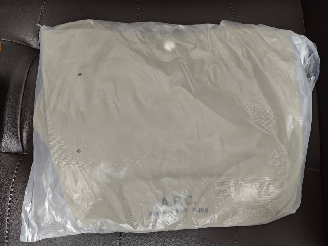 (새상품60%할인)APC 아페쎄 정품 남녀공용 저널 숄더백 카키 상품이미지8