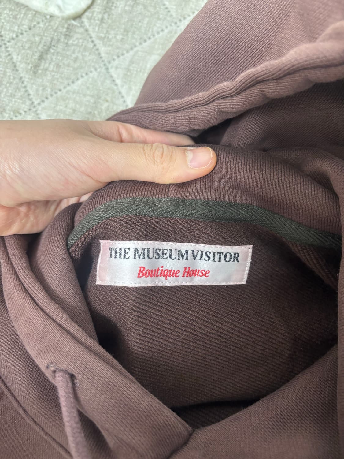 더뮤지엄비지터 스프레이 후드티 상품이미지3