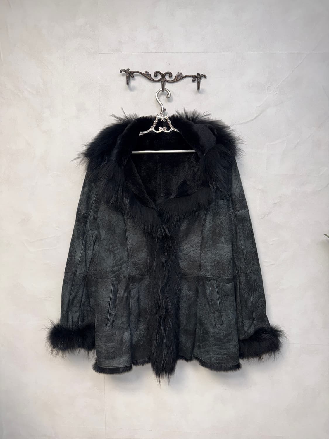 Charcoal tie dye rabbit fur trimmed 무스탕 상품이미지1
