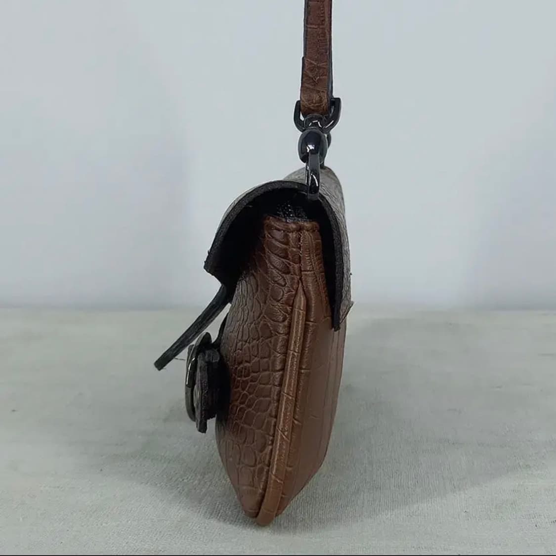 갸루 빈티지 버클 레더 숄더백 상품이미지2