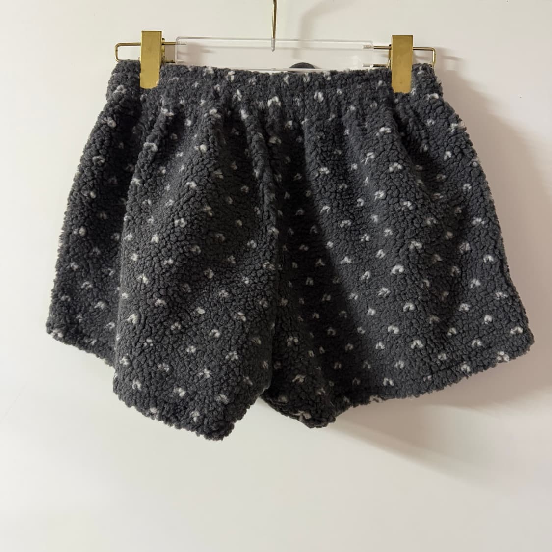 새상품 여자 도트 뽀글이 반바지 (차콜) 상품이미지3