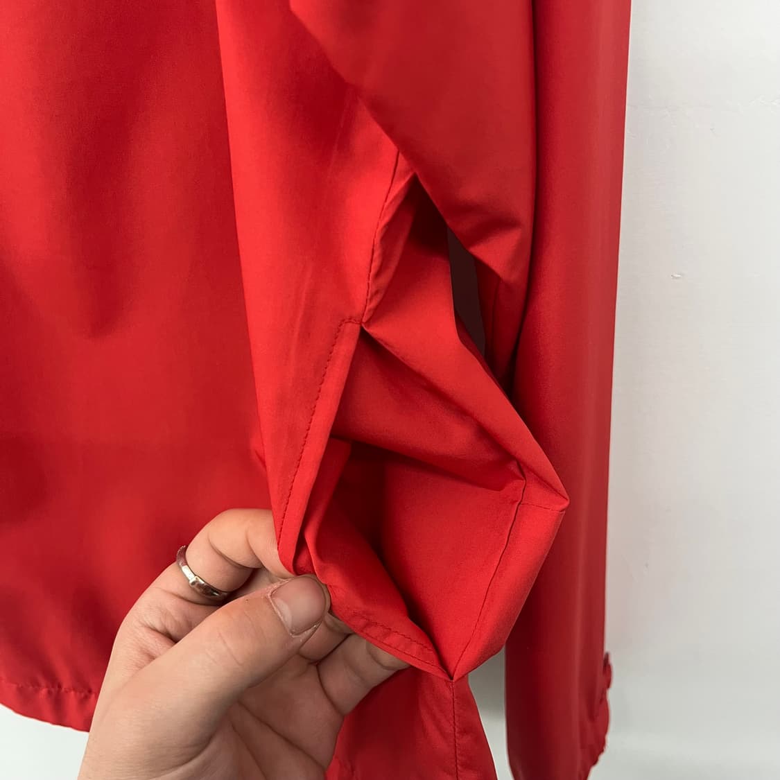 발렌시아가 레드 V넥 긴팔 티셔츠 남M 상품이미지4