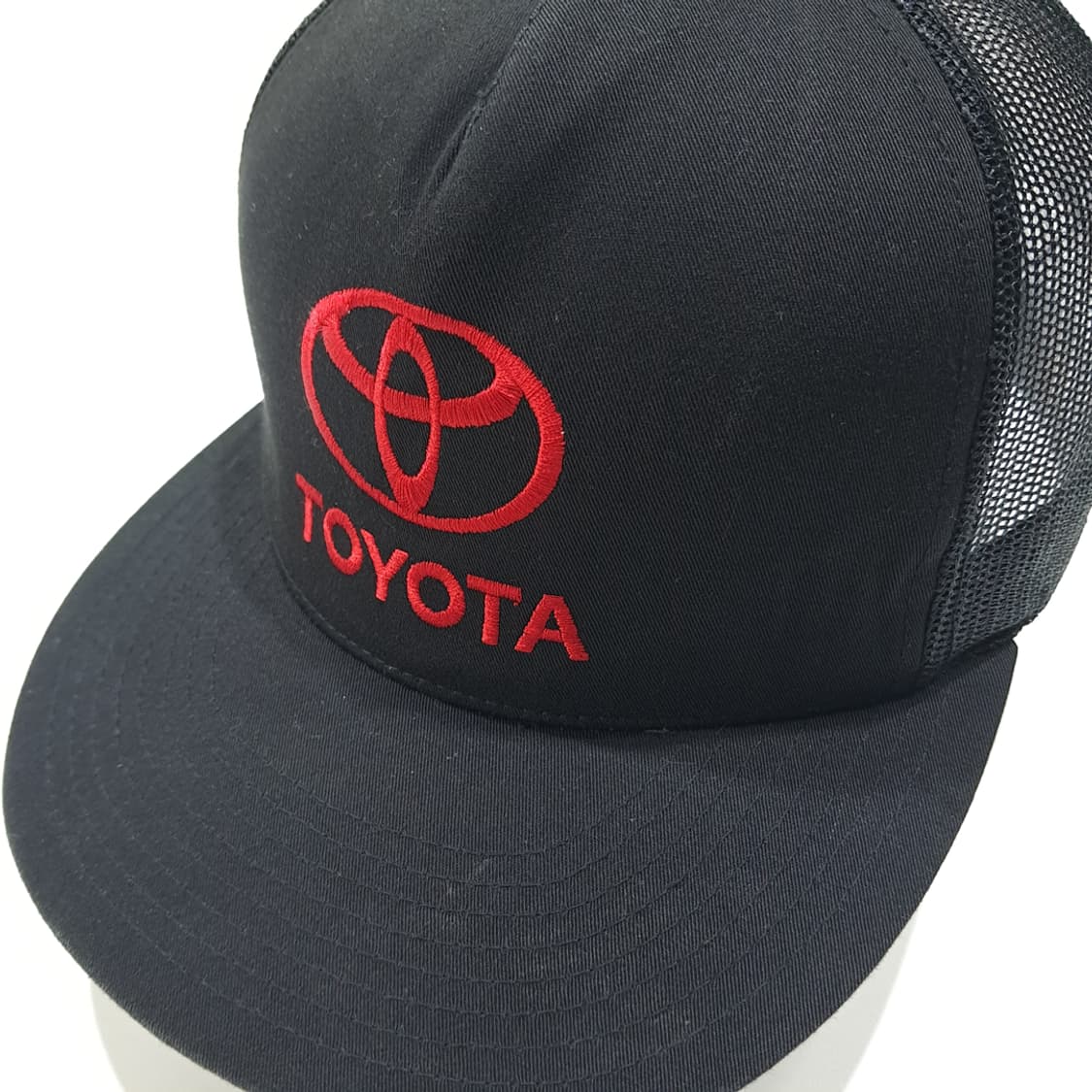 유풍 더 클래식 토요타 로고 자수 블랙 & 레드 메쉬 트러커캡 P2053 상품이미지1
