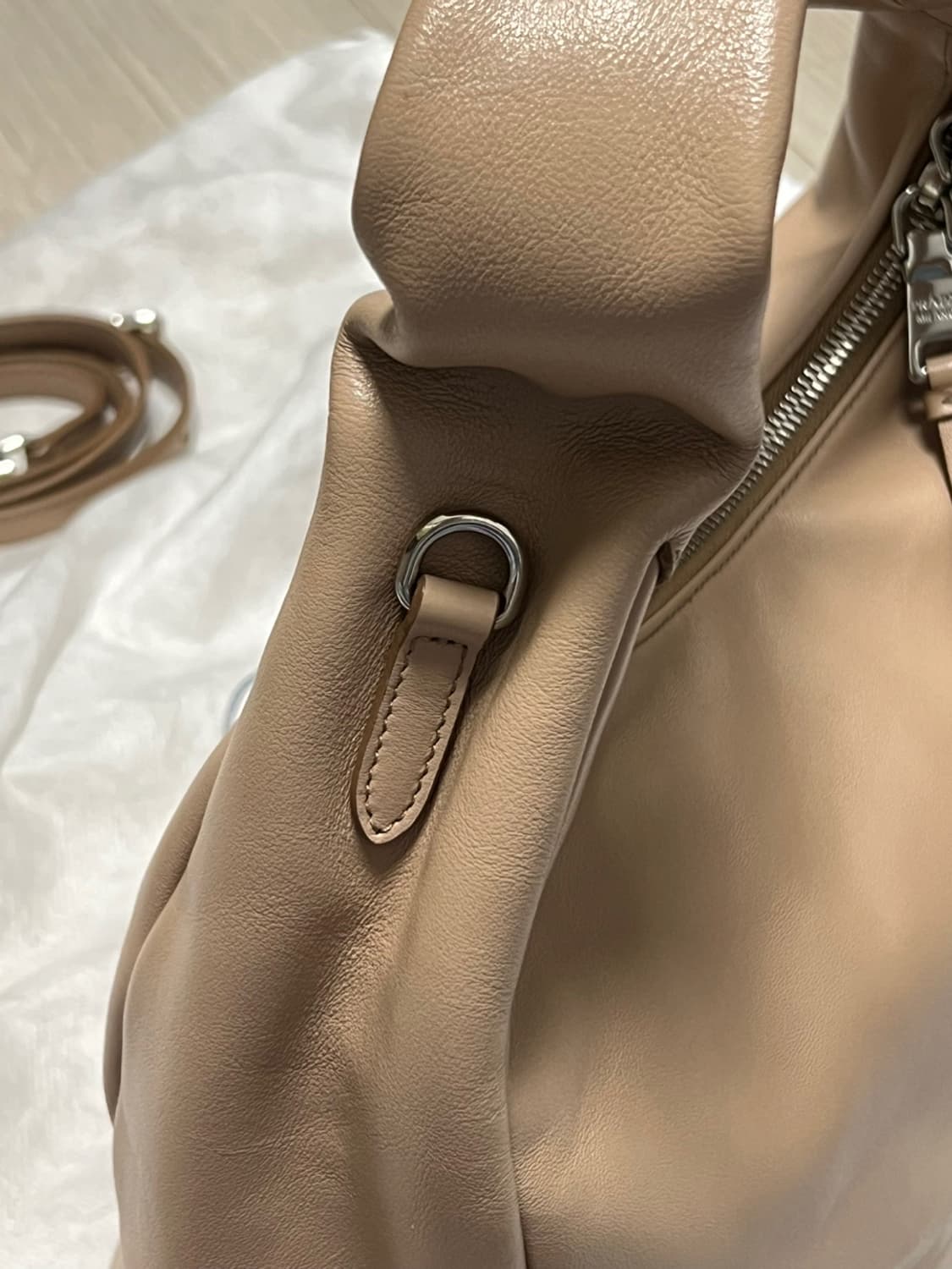 프라다 메탈 로고 카프스킨 레더 투웨이백 상품이미지7