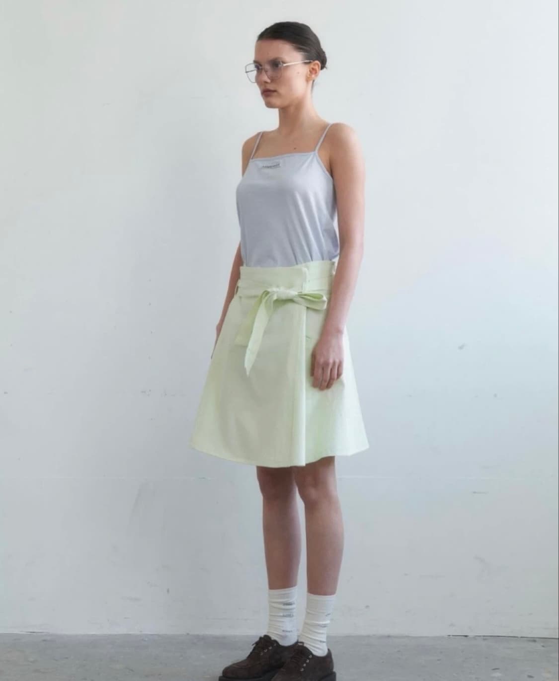 언앤써드미스테리 백버튼 미디스커트 베이지색상 상품이미지3