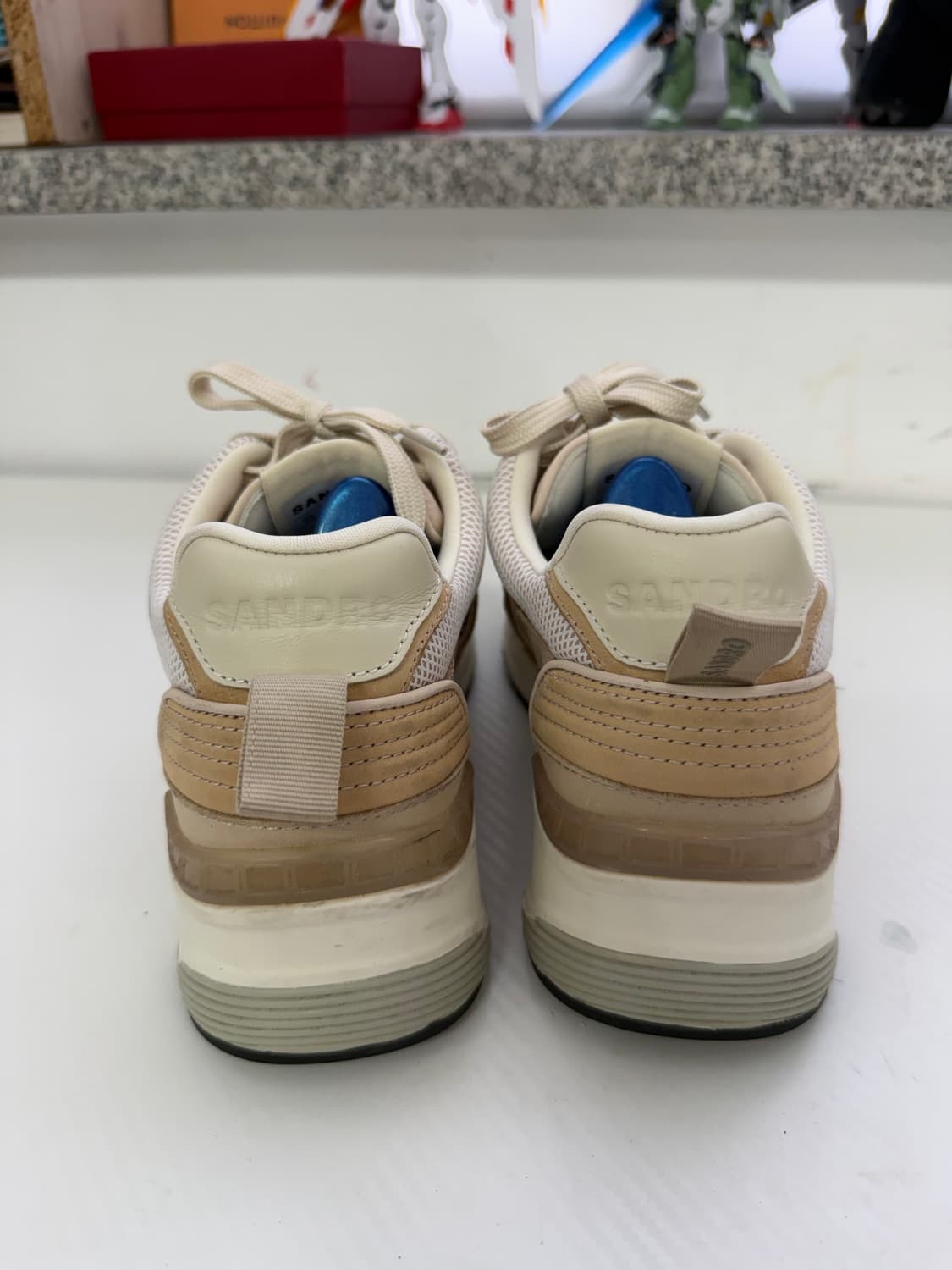 정품) 산드로 여성 누벅 레더 스니커즈 240-245 상품이미지5