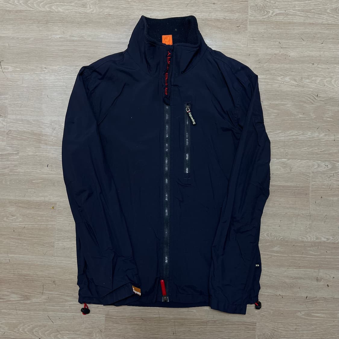 슈퍼드라이 윈드하이커 자수 로고 바람막이 자켓 [네이비] S/90 상품이미지1