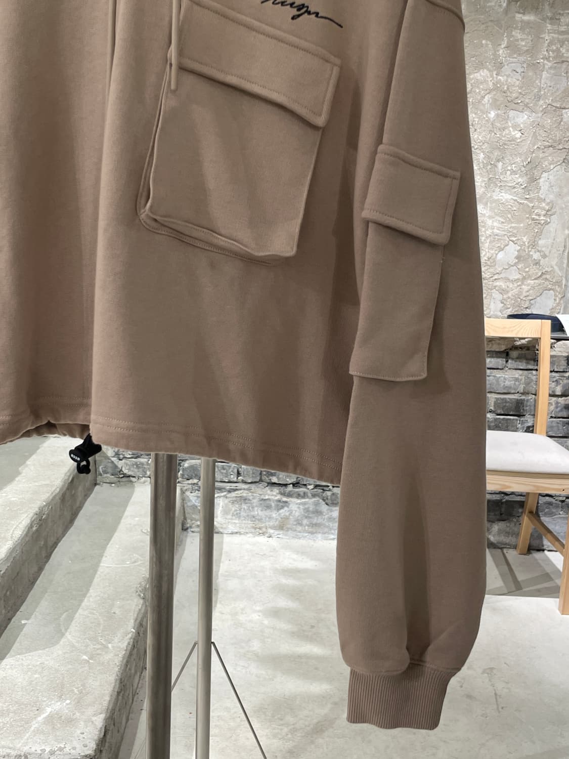 msgm 베이지 플랩 포켓 스트링 크롭 후디 상품이미지5