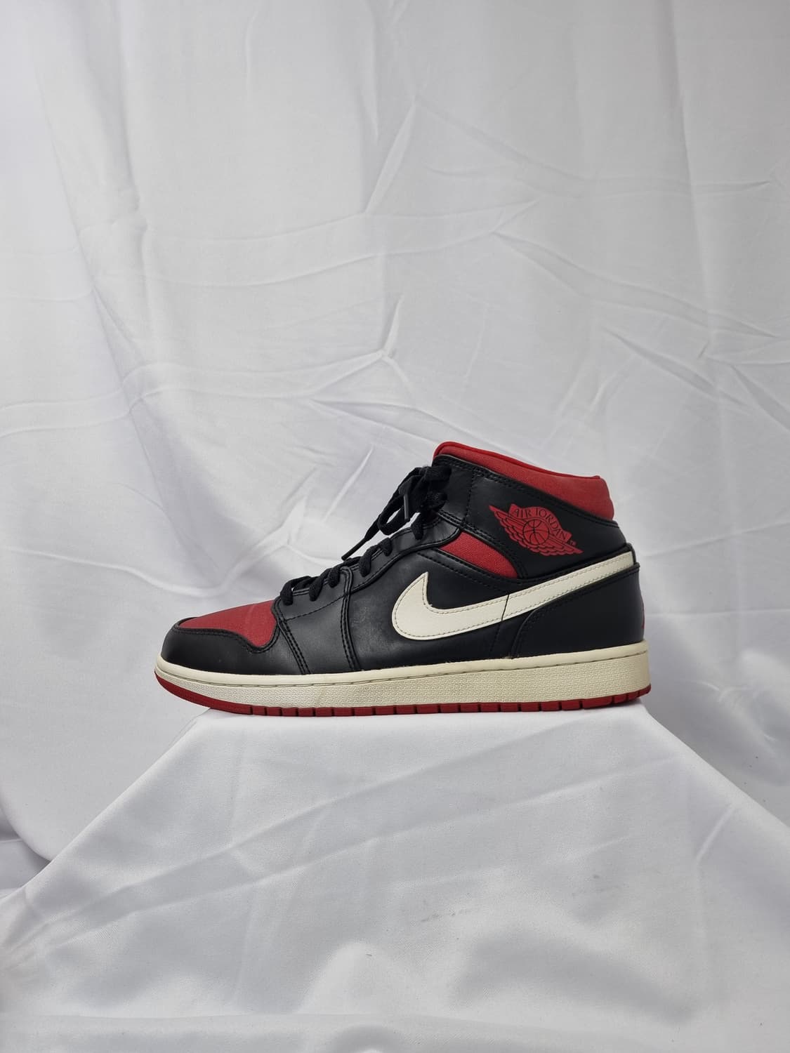 280 나이키 에어 조던 1 미드 짐 레드 브레드 상품이미지1