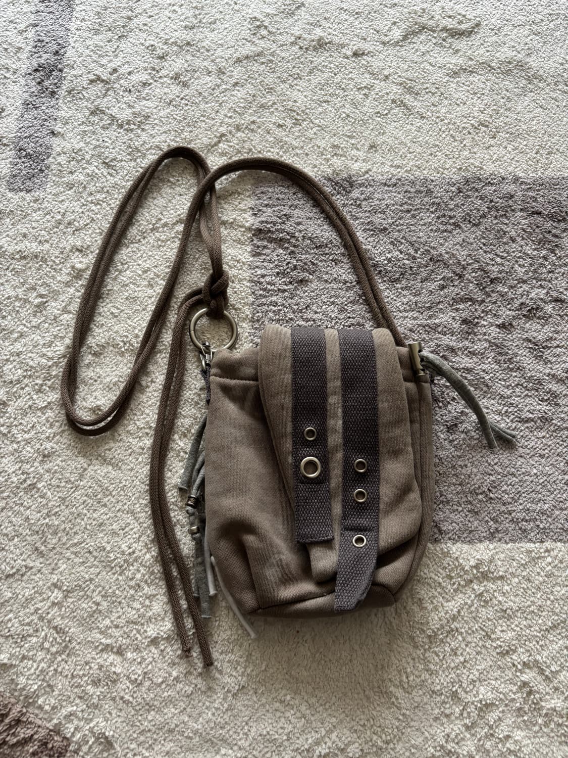 탠스댄스 져지 미니백 브라운 상품이미지1