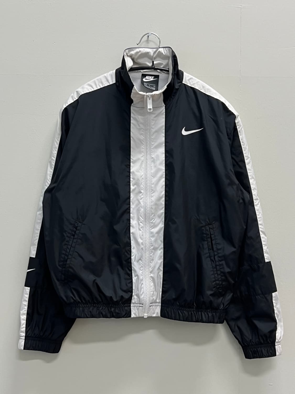 나이키 우먼스 백로고 우븐 자켓 상품이미지2