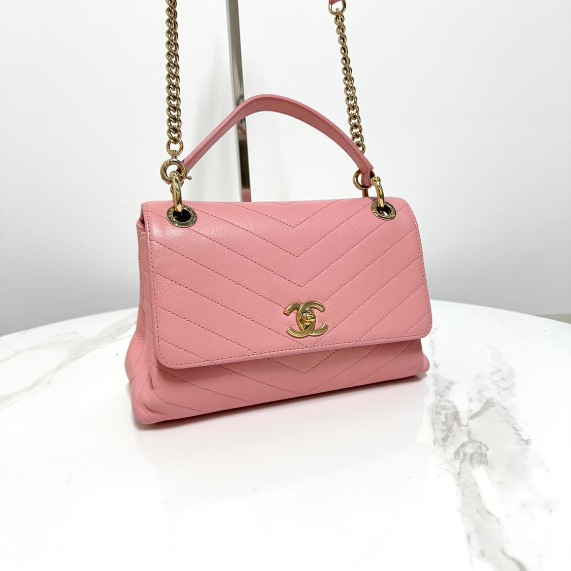 샤넬 쉐브론 탑핸들 크로스백 상품이미지2