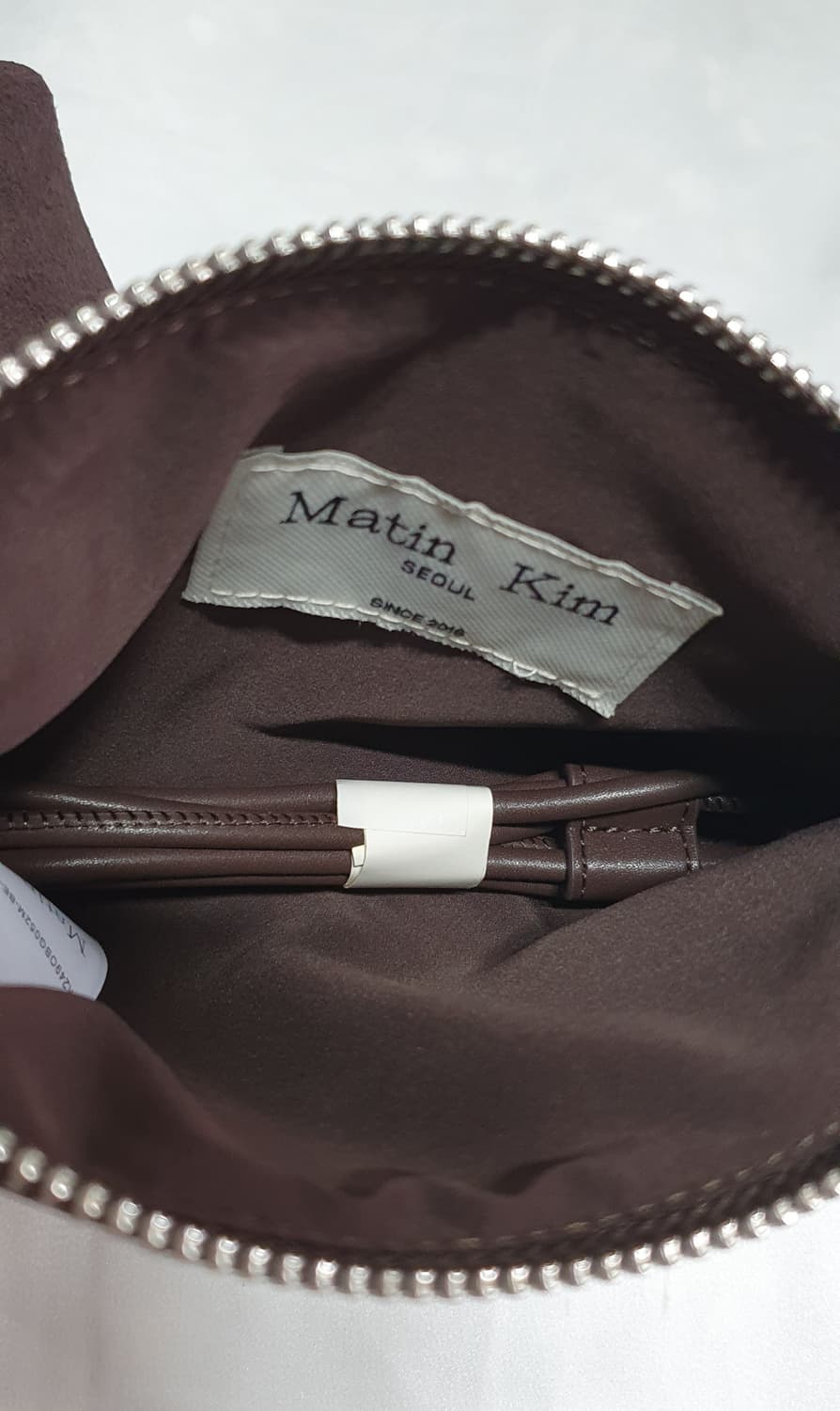초코 다크 브라운 마뗑킴 스웨이드 소가죽 멀티 미니 파우치 미니숄더백  상품이미지9