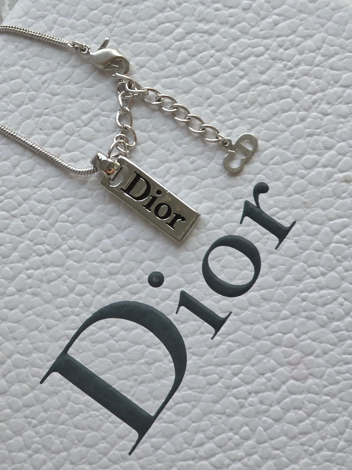 디올 은장 세로바 플레이트 Dior 레터링 목걸이 상품이미지2