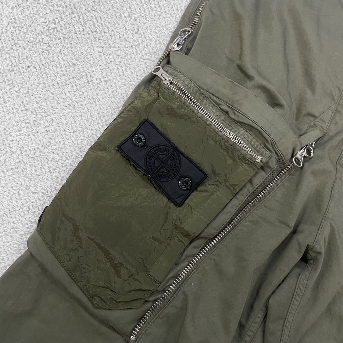 스톤아일랜드 쉐도우프로젝트 컨버트 카고 팬츠 카키 상품이미지3