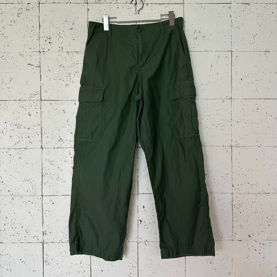 L 유니클로 와이드 카고팬츠 올리브 상품이미지1