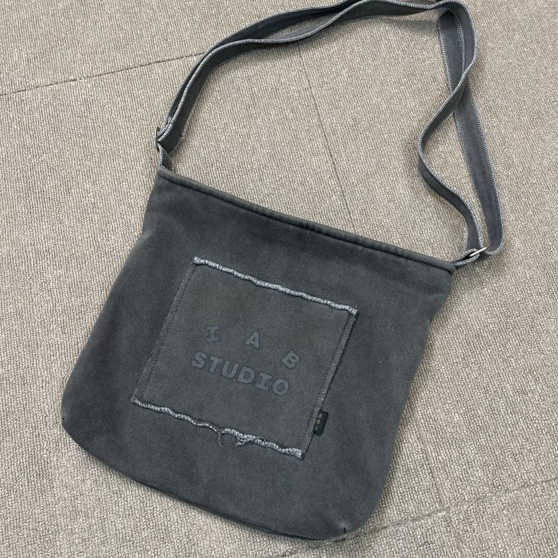 IAB studio 아이앱스튜디오 피그먼트 미니백  상품이미지1