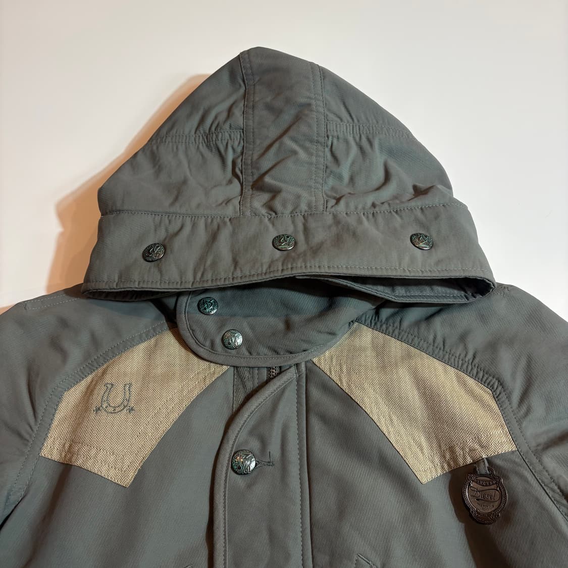 디젤 트루릴리전 로고 커스텀 숏 패딩 자켓 상품이미지4