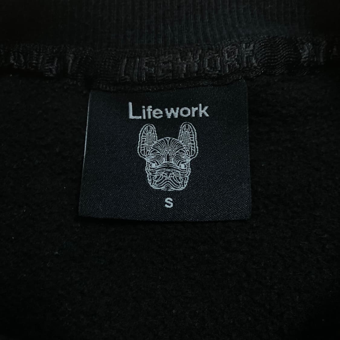 라이프워크 라독 자수 로고 블랙 맨투맨 상품이미지4