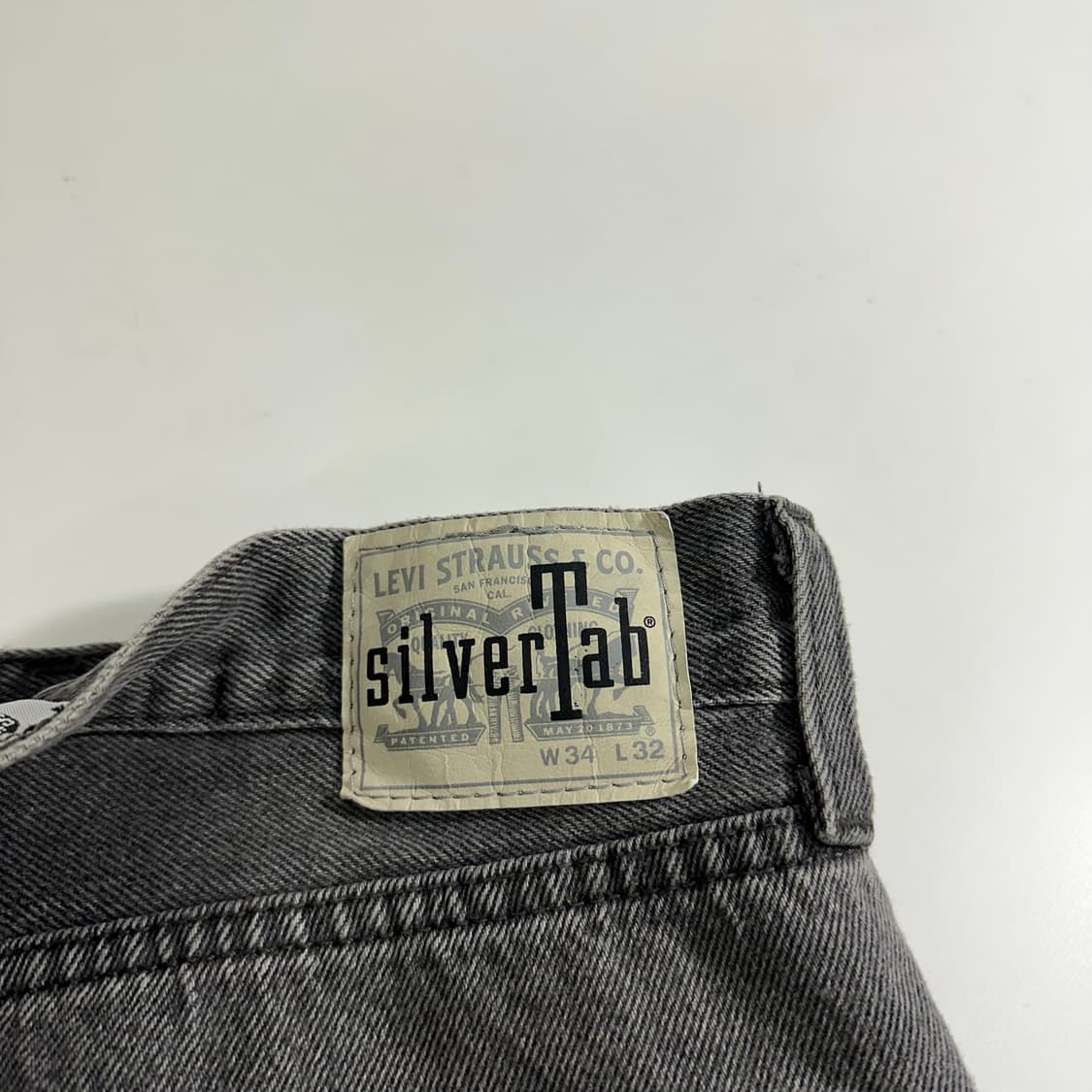 34 리바이스 실버탭 루즈핏 흑청 데님팬츠 상품이미지2