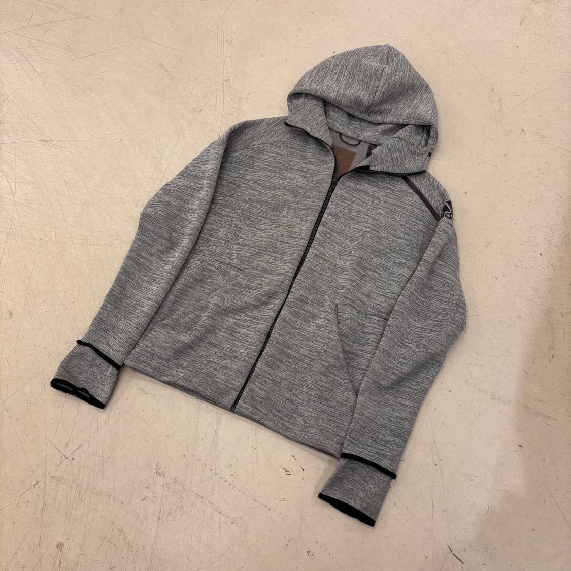 아디다스 숄더로고 스포티 후드집업 상품이미지1