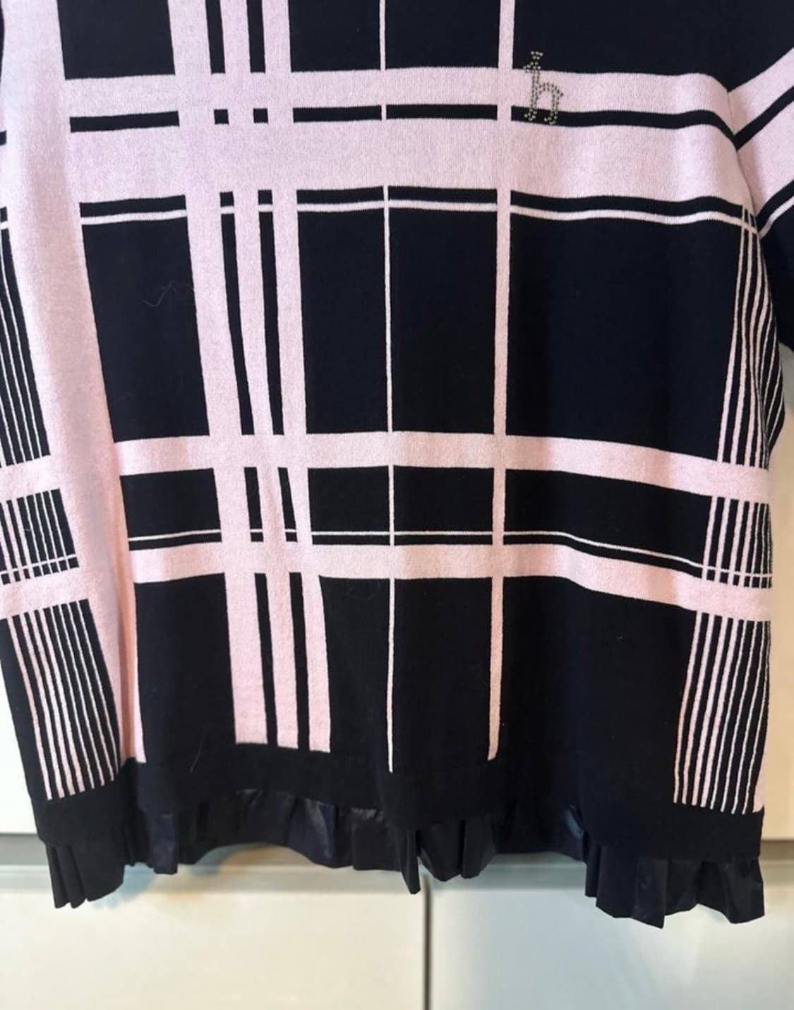 헤지스 블랙 핑크 체크 반팔 니트 상품이미지2