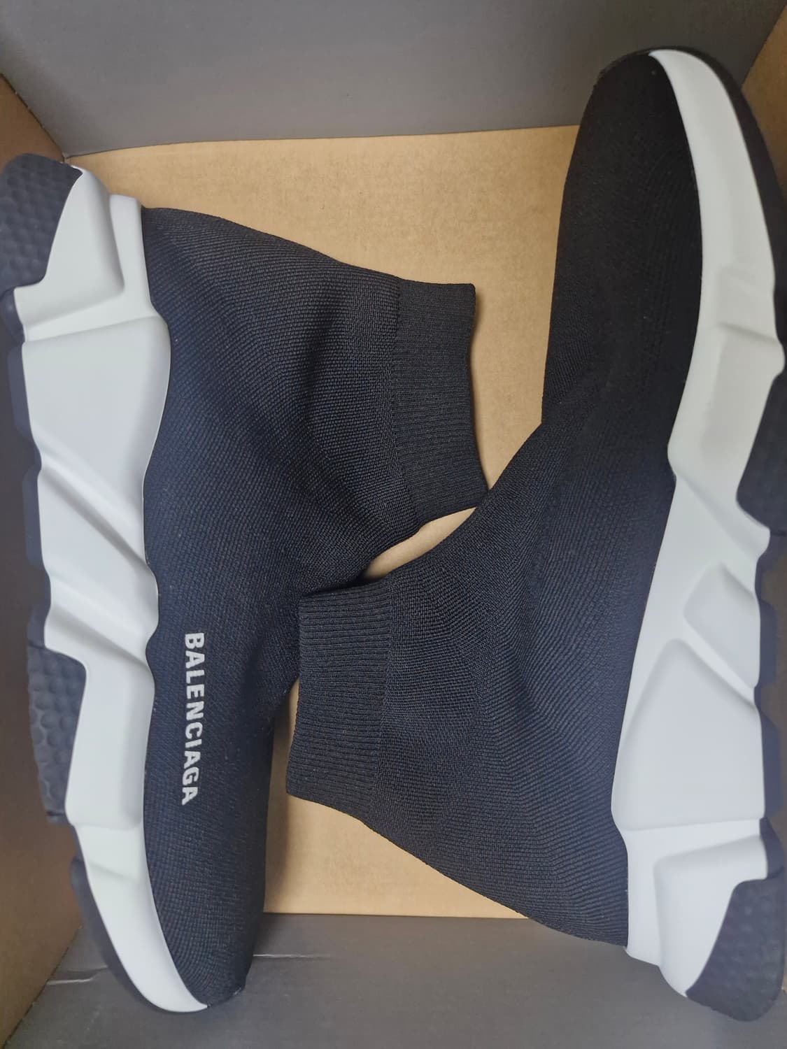 발렌시아가 스피드러너 EU 41 상품이미지1