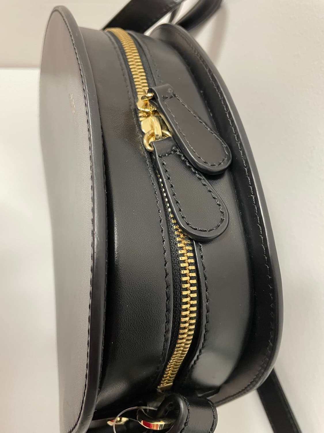 A.P.C 하프 문 미니 크로스백 상품이미지3