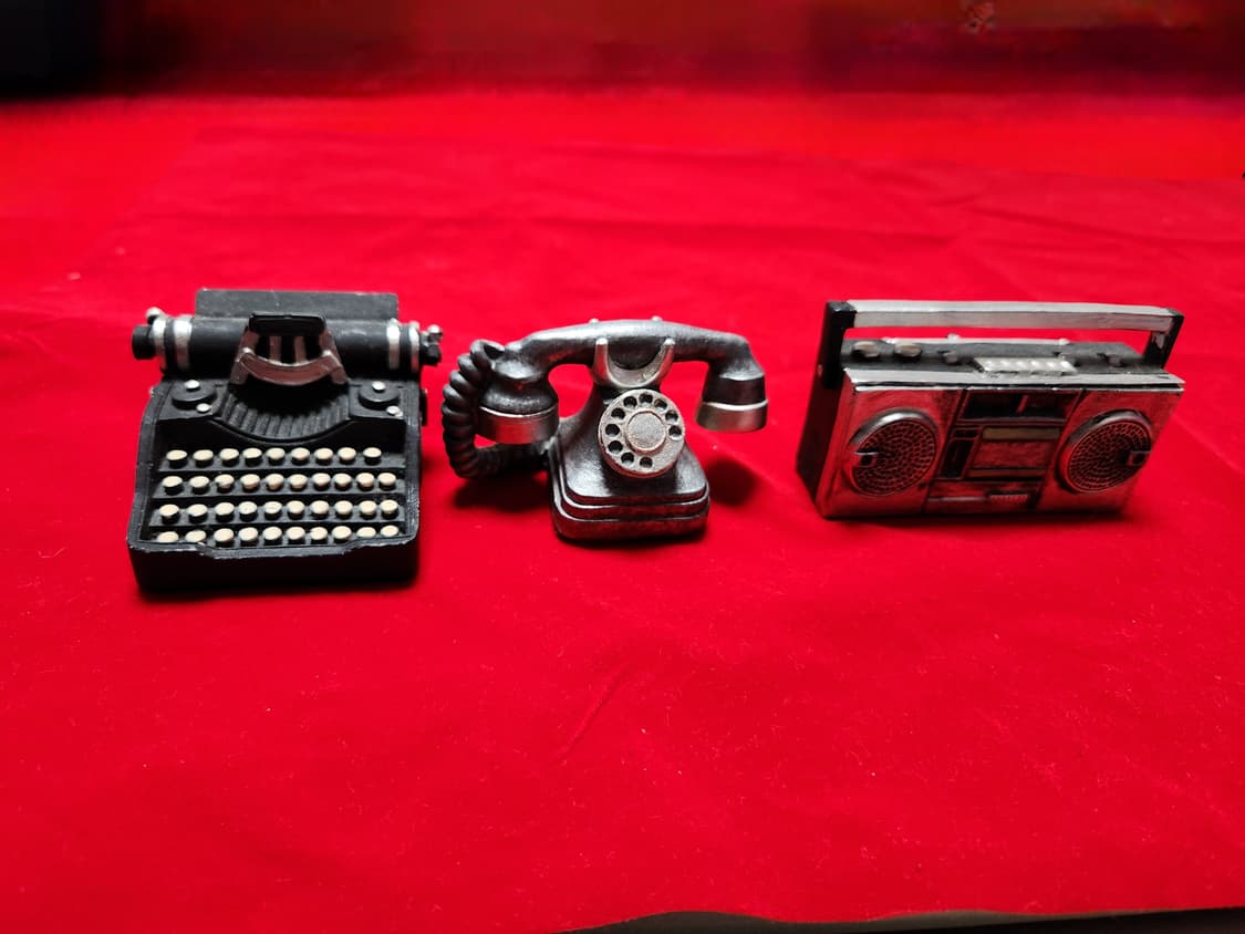레트로 빈티지 소품 세트 (타자기/전화기/라디오) 상품이미지1